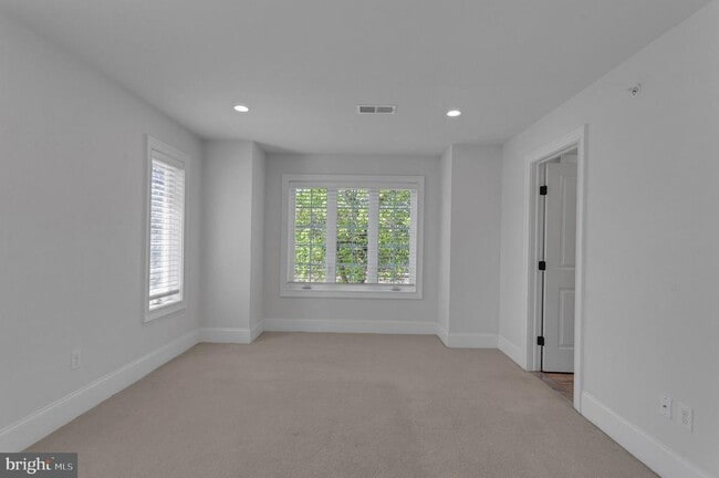Building Photo - 17 Grey Ct