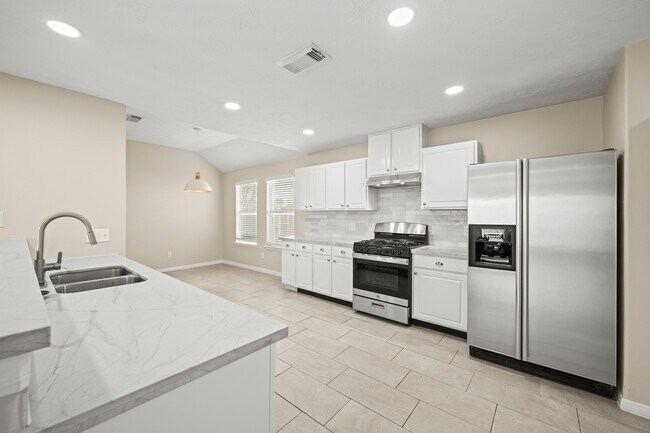 Building Photo - 3002 Palace Oaks Dr