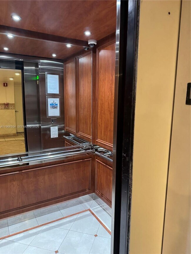 Building Photo - 2899 Collins Ave