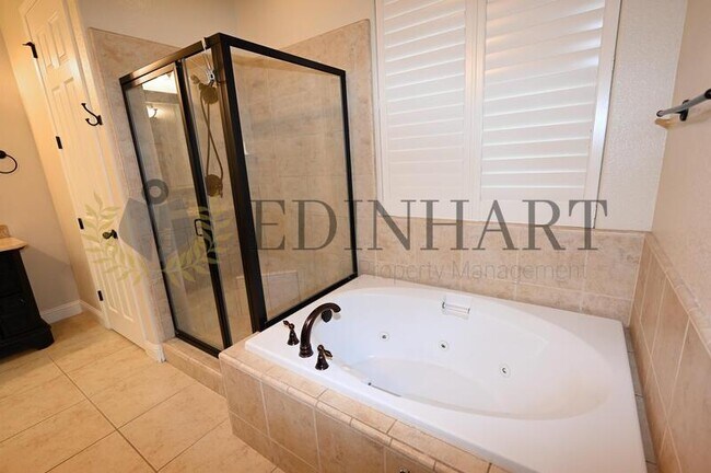 Building Photo - 11348 N Via Ventana Way