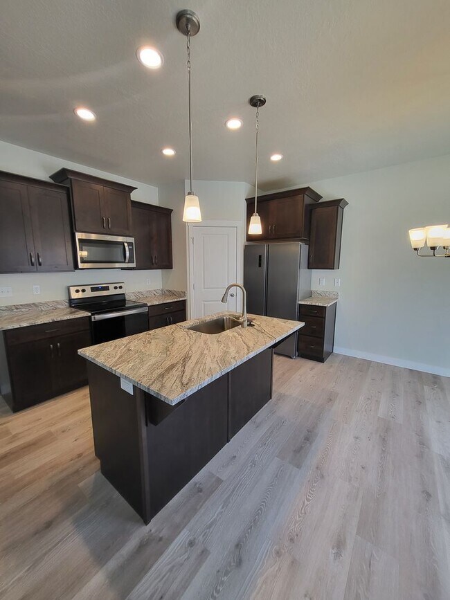 Building Photo - Brand New townhomes