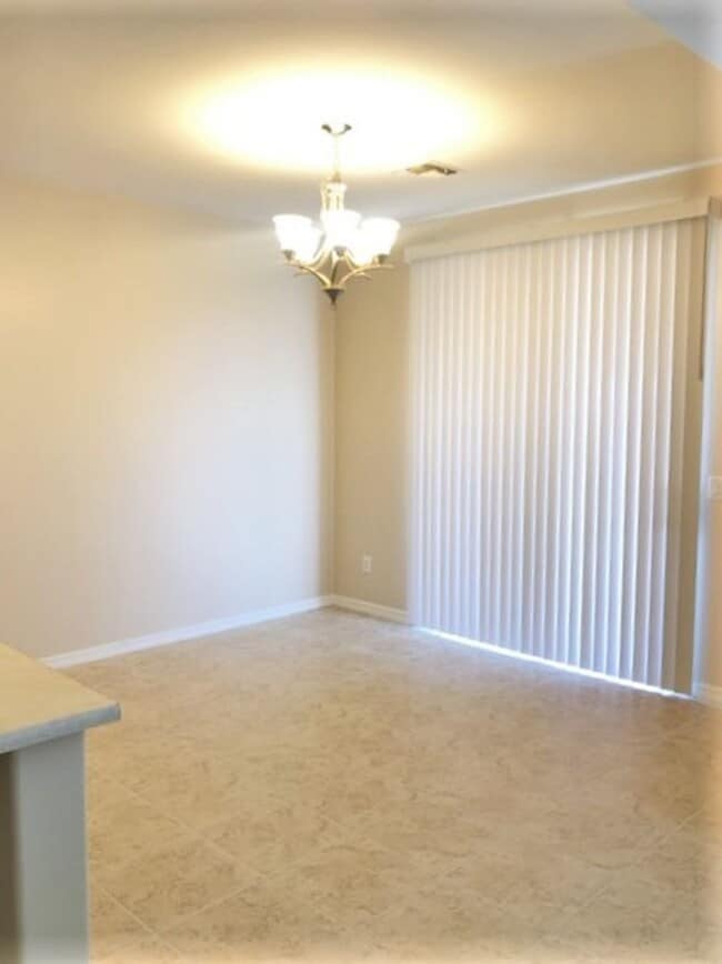 Building Photo - Beautiful 4 Bedroom / 2 Bath, in North Pho...