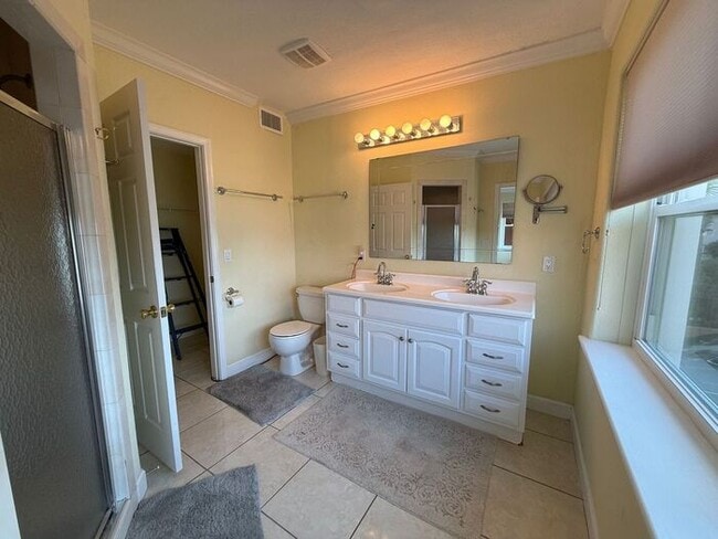 Building Photo - Pensacola Beach - 3 bedroom, 4 bathroom - 2nd and 3rd floor balconies with water view