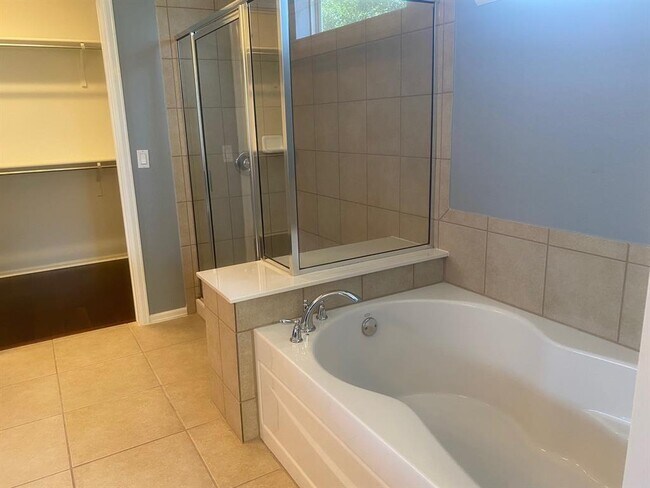 Building Photo - 721 Independence Creek Ln