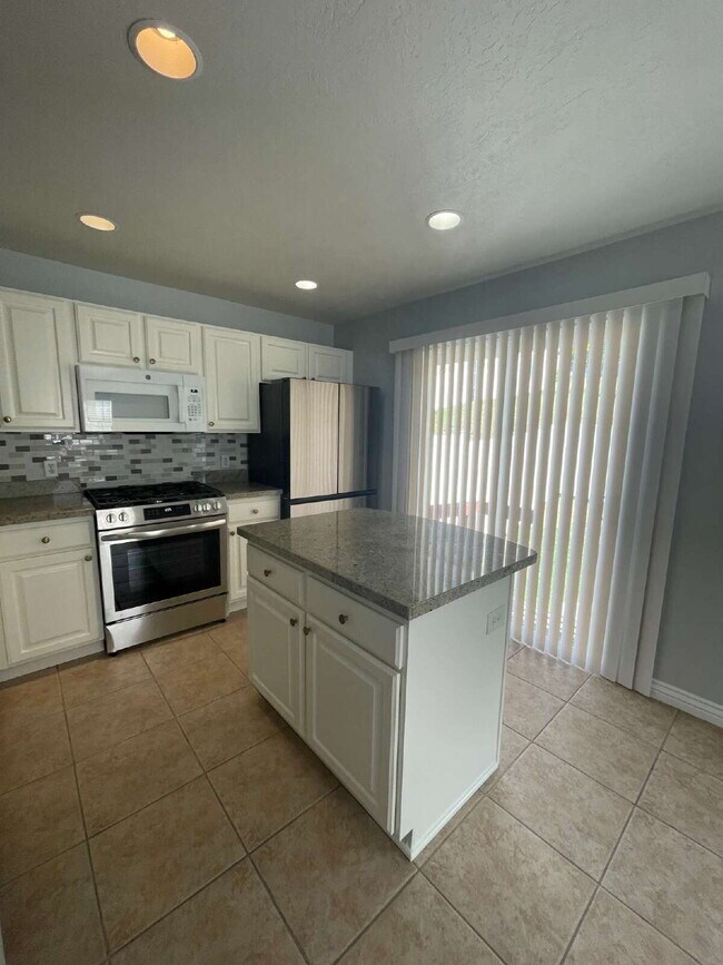 Building Photo - "Chic 3-Bed Townhouse with Scenic Views & ...