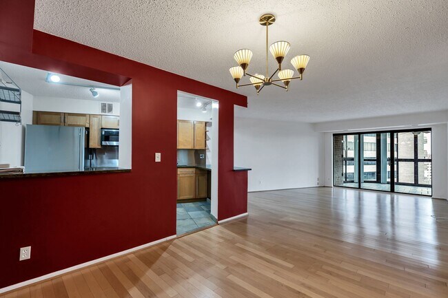 Building Photo - Luxurious 1 Bed 1 Bath Condo In Vibrant Belvedere
