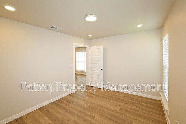 Building Photo - 8904 Bandit Dr