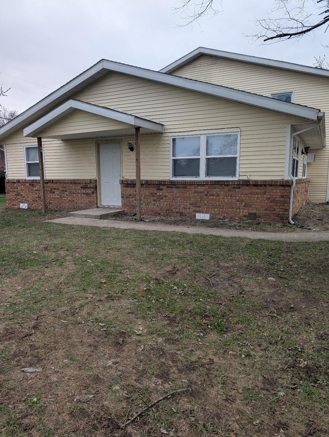 Building Photo - 9015 Midway Dr