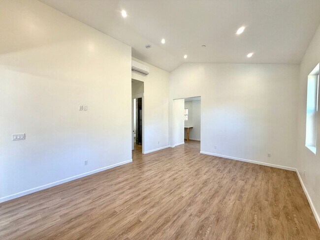 Building Photo - New Modern Farmhouse Cottage Coming Soon!