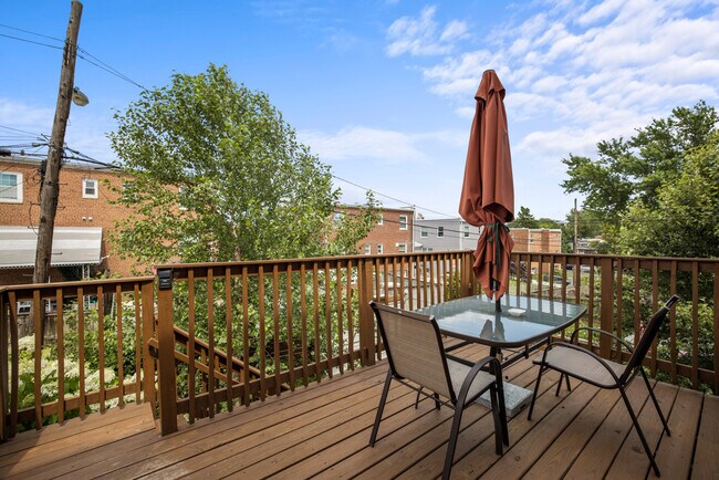 Building Photo - 5519 5th St NE