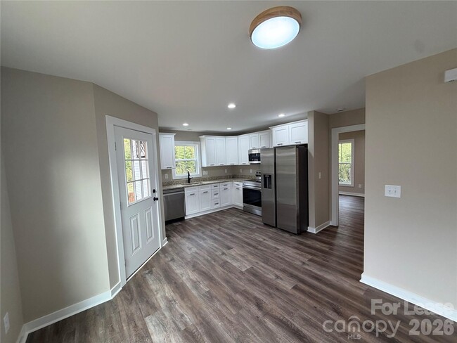 Building Photo - 620 W Bell St