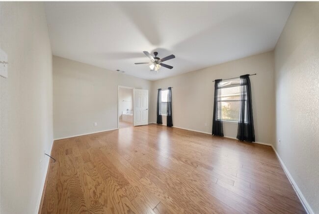 Building Photo - 18123 Hillock Glen Ln