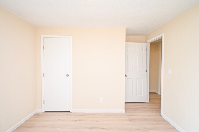 Building Photo - 6171 Little Creek Ct