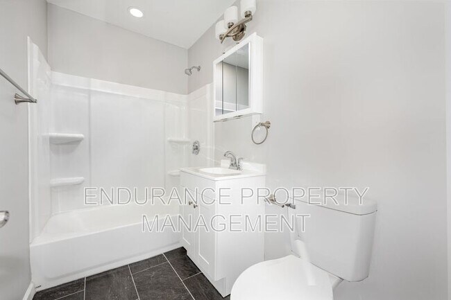 Building Photo - 4612 W Hillcrest Ave