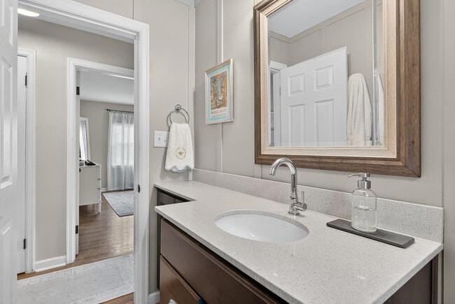 Building Photo - 1729 Appomattox Rd