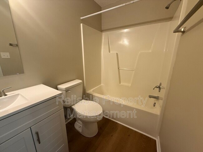 Building Photo - 420 E Rose St