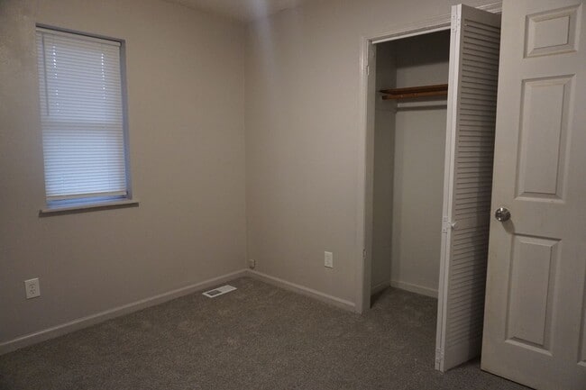 Building Photo - 65 Sycamore Cir