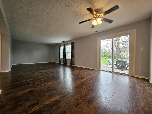 Building Photo - 7645 Bayridge Dr