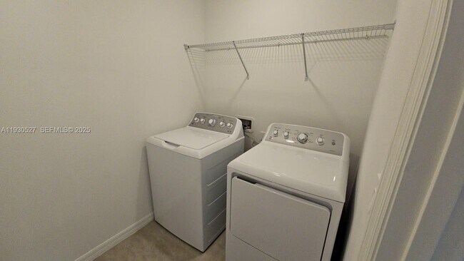 Building Photo - 4724 Yellow Elder Wy