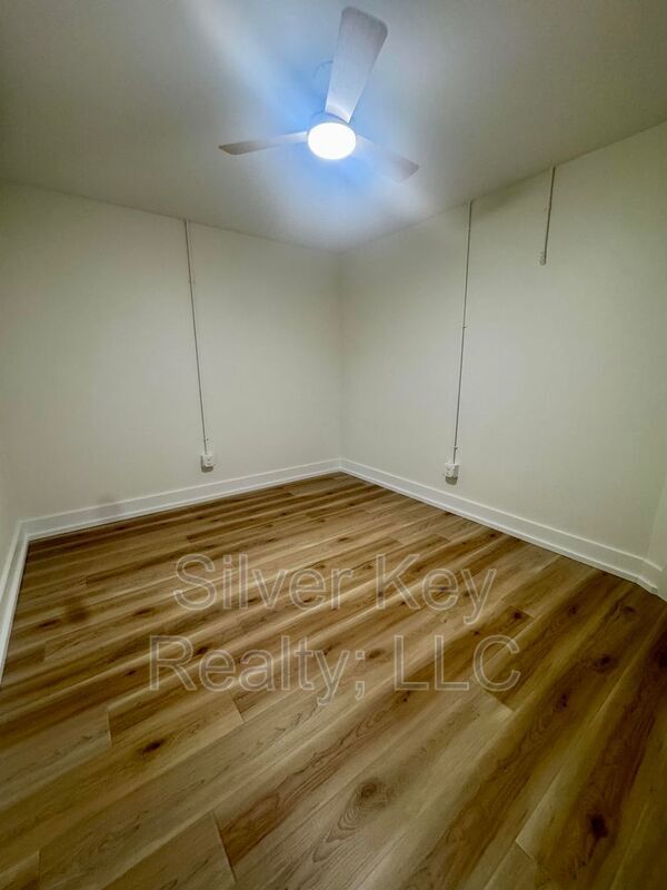 Building Photo - 2113 W Madison Ave