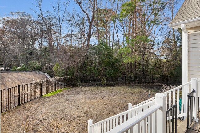 Building Photo - 137 Shoreview Dr