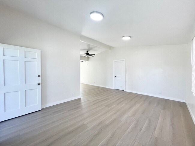 Building Photo - Beautiful Remodeled 4 Bedroom 2 Bathroom H...