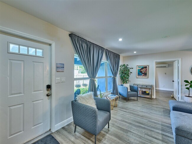 Building Photo - 801 NE 15th St