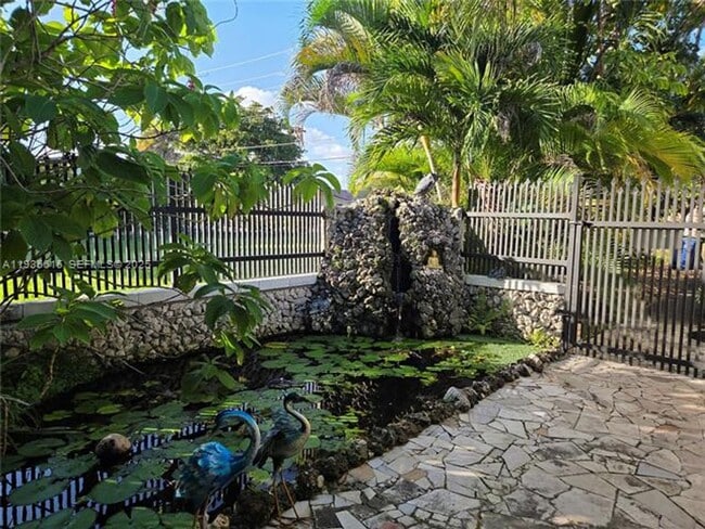 Building Photo - 301 SW 5th St