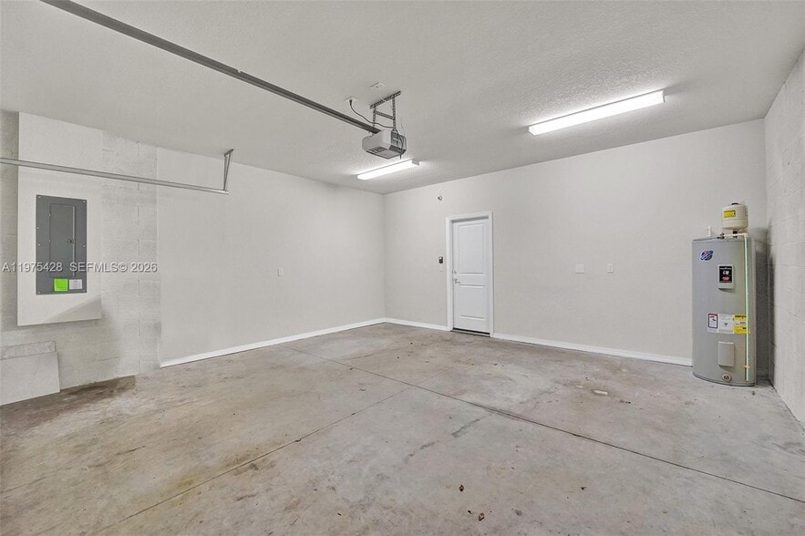 Building Photo - 4764 Eucalyptus Dr