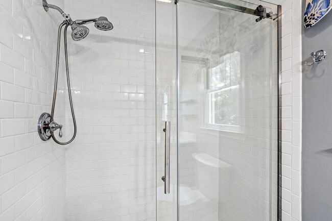 Building Photo - Spacious 4-Bedroom Carrboro Home with Dual...