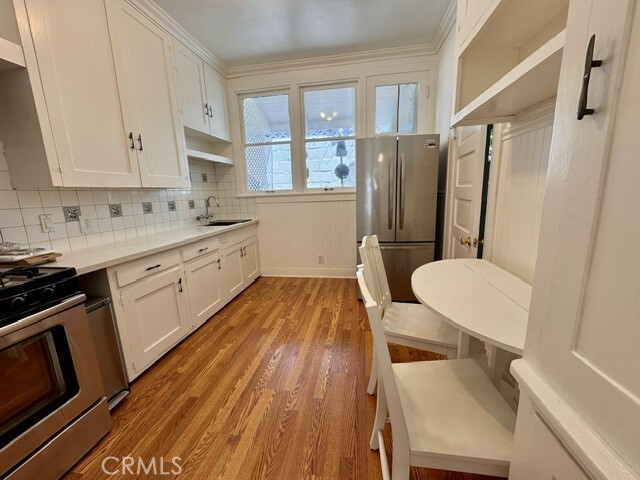 Building Photo - 1325 E Altadena Dr