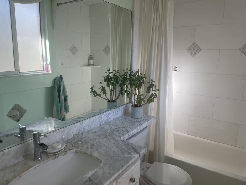 bathroom - 1600 Pinebrook Blvd