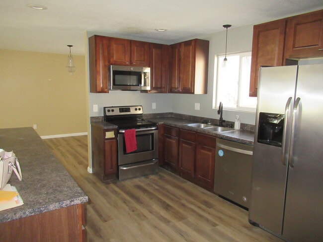 Building Photo - 1410 Auburn Dr