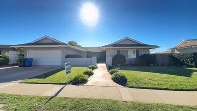 Building Photo - Lovely Thousand Oaks Rental with Expansive Yard and Mountain Views