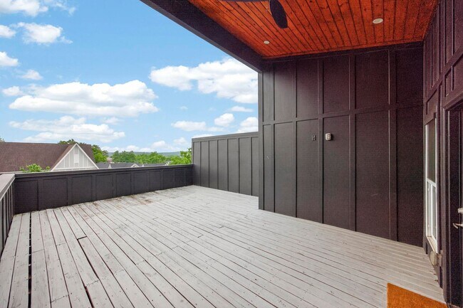 Building Photo - 4704A Kentucky Ave