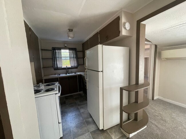 Building Photo - 2-Bedroom, 1-Bath Cottage