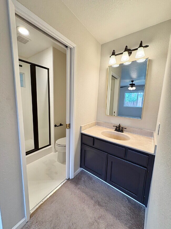 Building Photo - Spacious 3 Bedroom Gilroy Home with AC  & Attached Garage