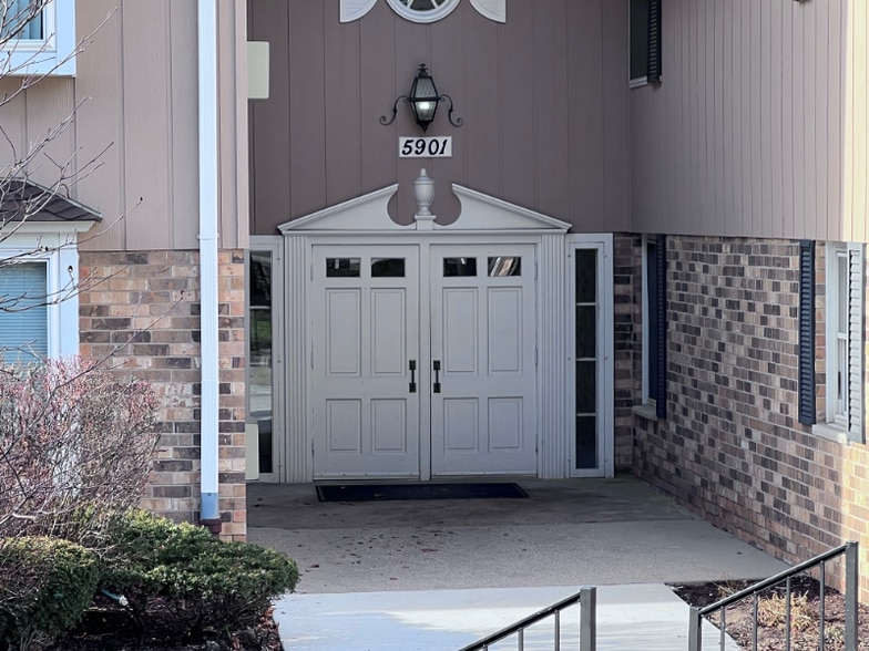 Building Photo - 5901 W Brown Deer Rd
