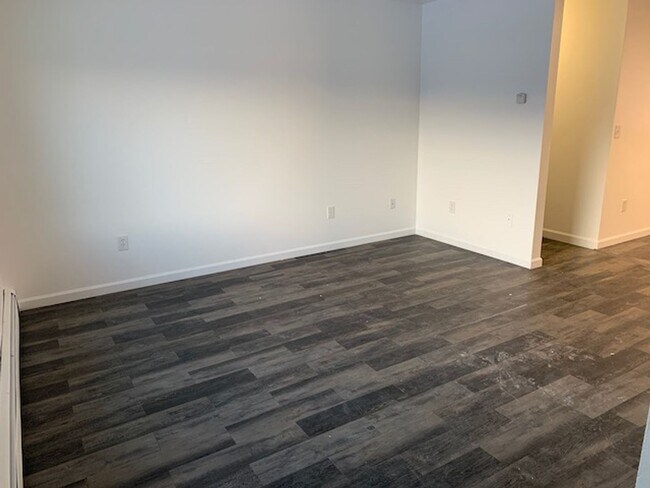 Building Photo - 4770 Glasgow Dr