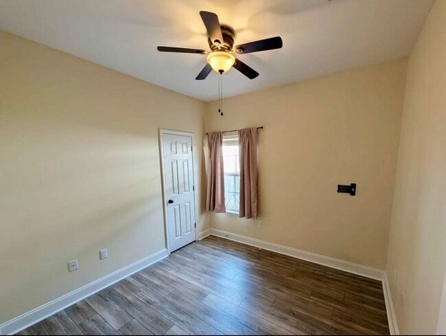 Building Photo - 204 Spencer Pl