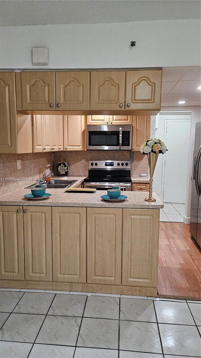 Building Photo - 10641 SW 108th Ave