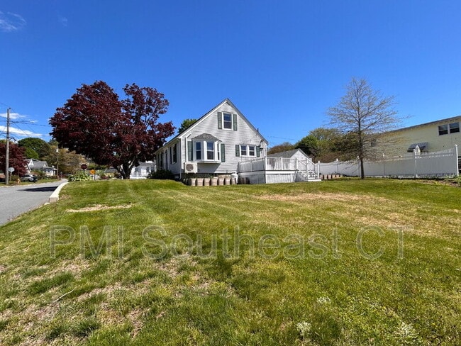 Building Photo - 27 3rd Ave