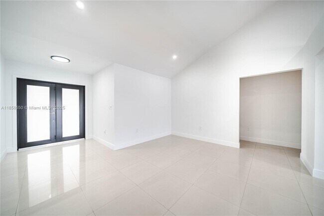 Building Photo - 1001 NW 127th Pl