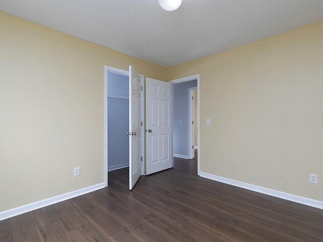 Building Photo - 16 Huntcliff Dr