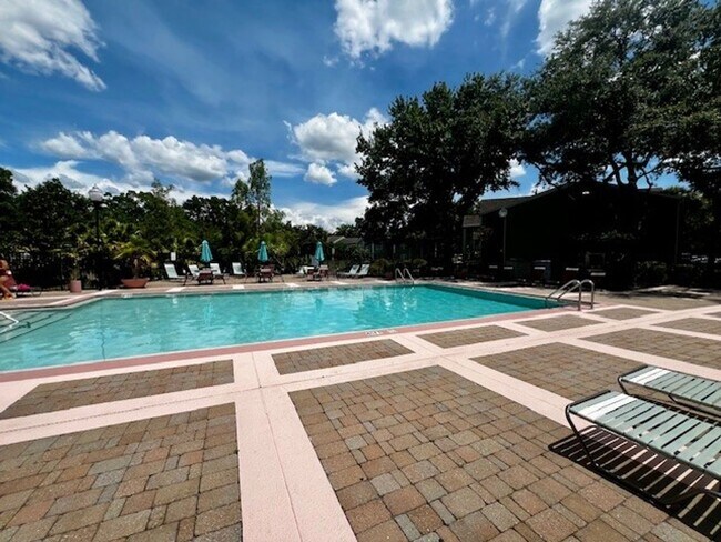 Building Photo - MOVE IN NOW!! Gated community Miriada! 1st floor 1X1.5 bath condo near pool area!!! Laminate wood...