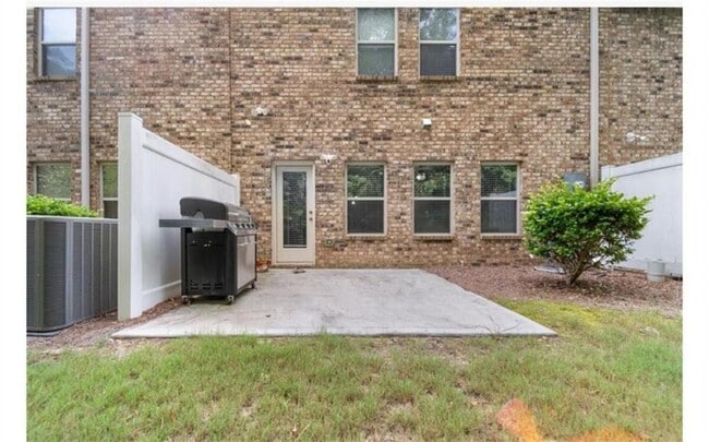 Building Photo - 1427 Haynescrest Ct