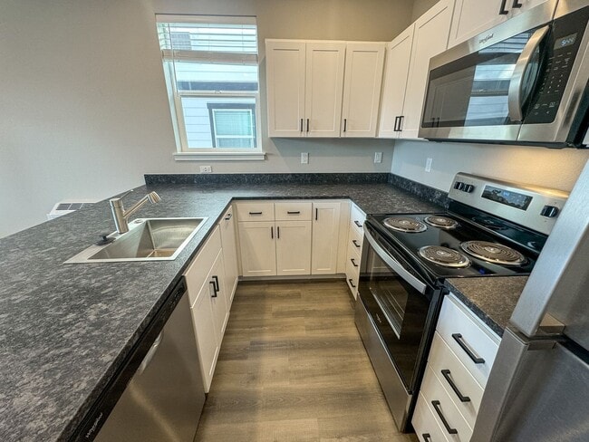 Building Photo - SAW3781