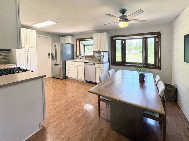 Building Photo - 219 Pochet Ln