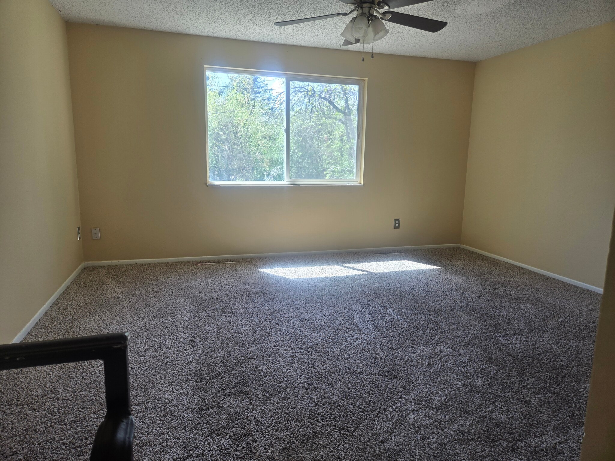 Building Photo - 1620 River Dr