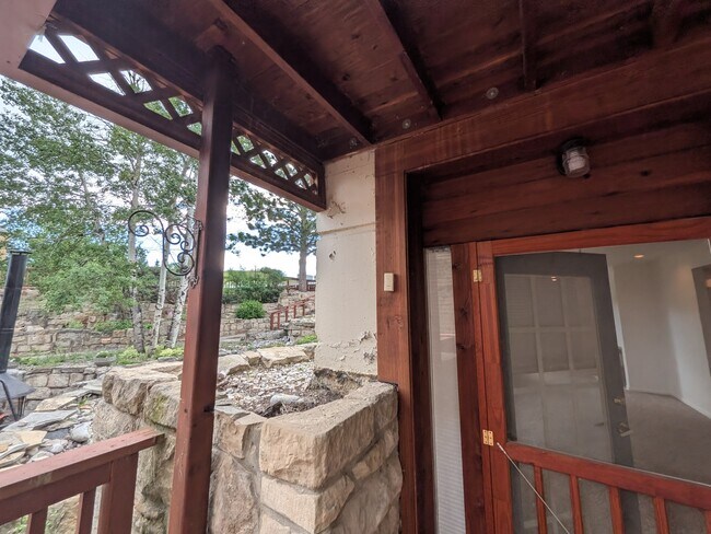 Building Photo - 1000 Fountain Terrace Dr